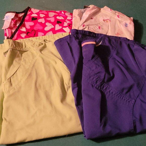 16 Size large scrub tops - Picture 3 of 4